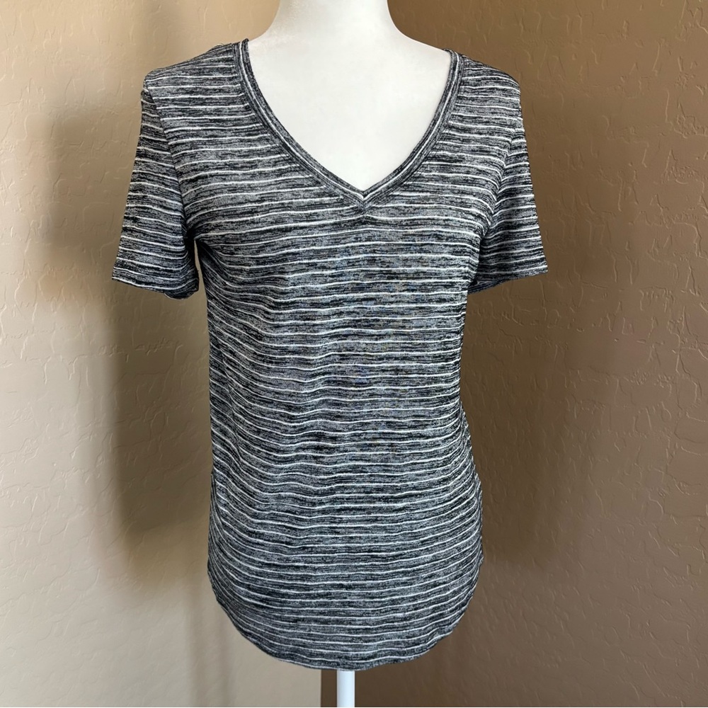 ATHLETA 🖤 Breezy Scoop VNeck Tee - Picture 3 of 10